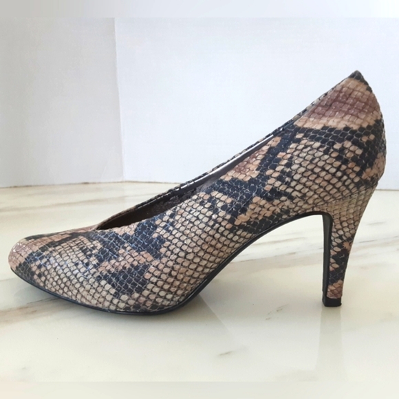 J. RENEE Frenzy Snakeskin Pumps Sz 8.5M - Picture 6 of 11